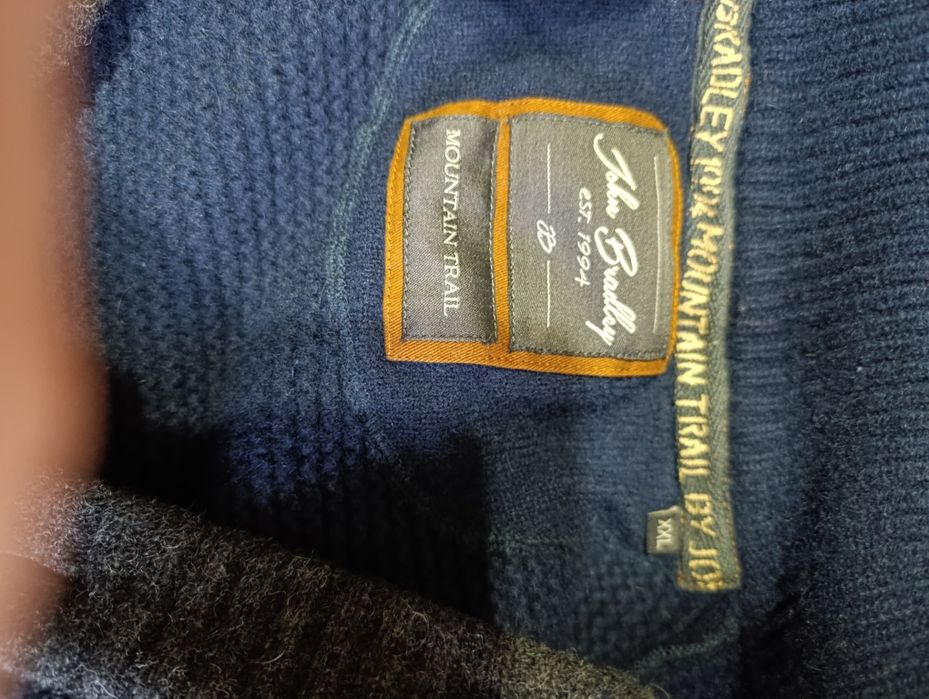 Продавам вълнена жилетка