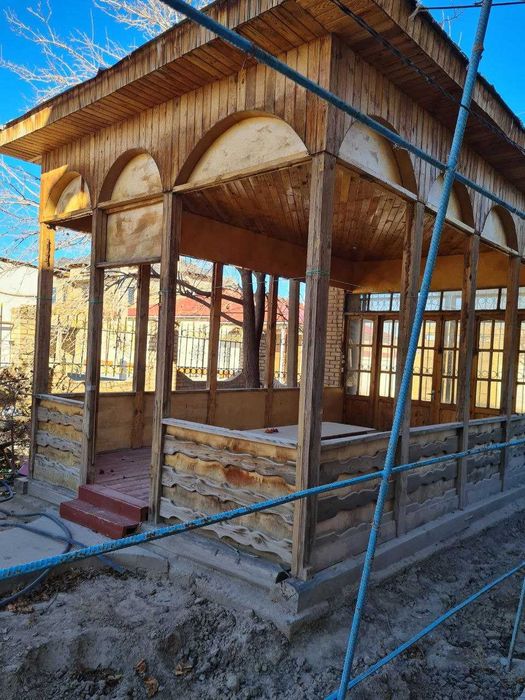 Нукус каласында 2 этажлы 13 ханалы жер жай сатылады