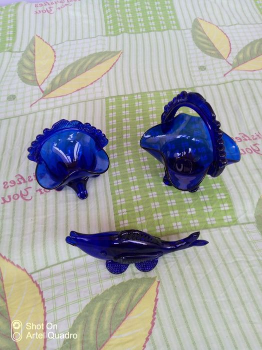 Вазочки и рыбка из синего , вольфрамового стекла ( СССР )