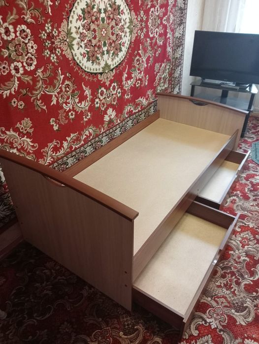 Продам кровать без матраса