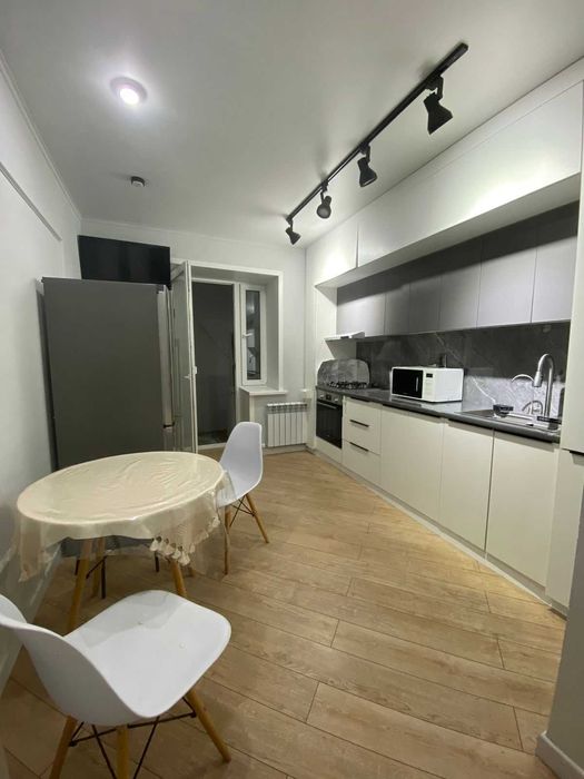 Продается 1 ком  2-база  площадь 50