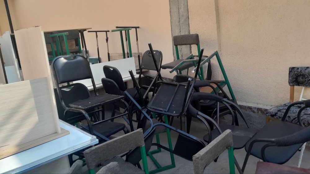 Parta stollar sotiladi