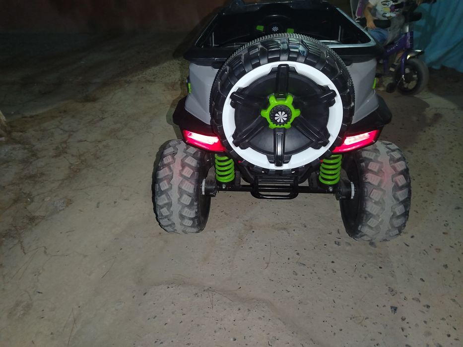 Детская электромобиль