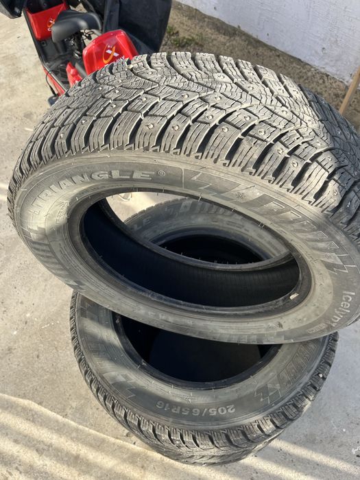 Продам зимний шипованные  шины