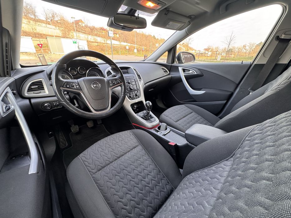 Opel Astra J Active 1.7Diesel 110CP Parktronic Dublu clima Led I