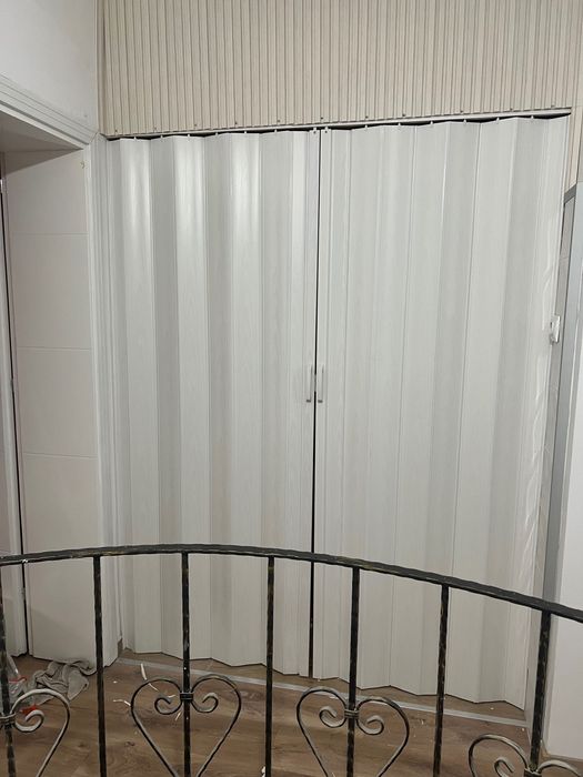 Врата хармоника бяла