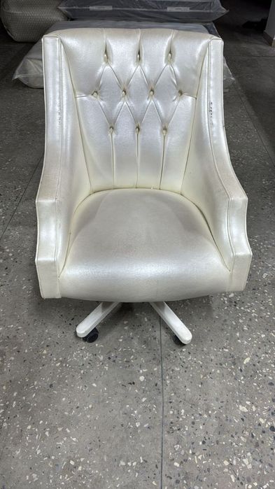 Кресло белое офисное