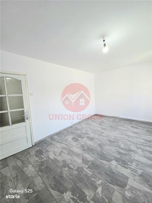 Apartament 2 Camere, Decomandat, Navodari