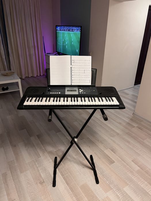 Pianină/Claviatură Yamaha – stare impecabilă, ca nouă + suport inclus