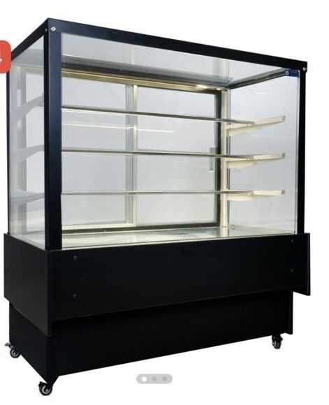 Холодильник витринный для магазинов и кафе