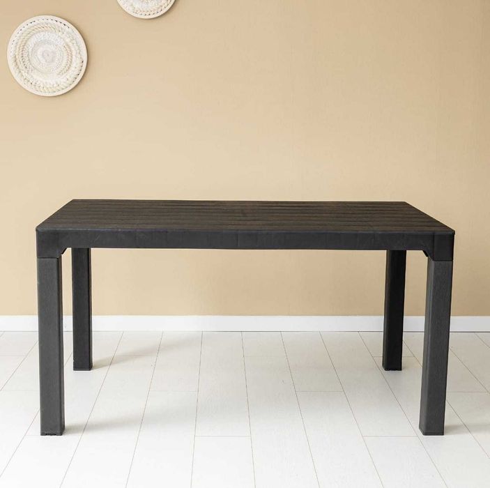 Стол пластиковый