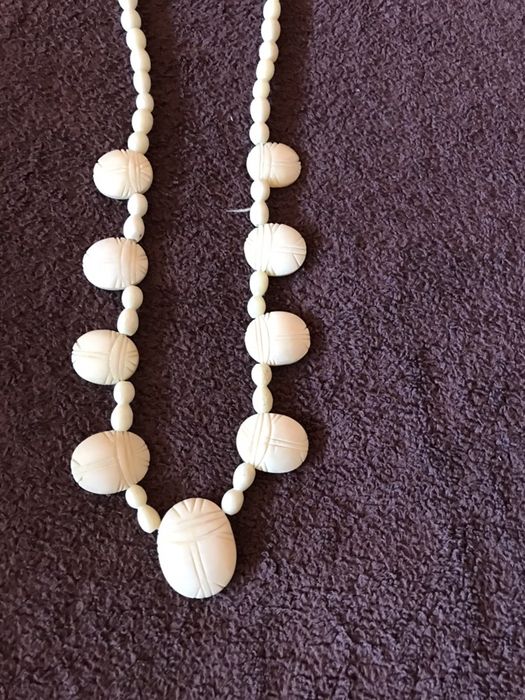 Стари колиета от кост