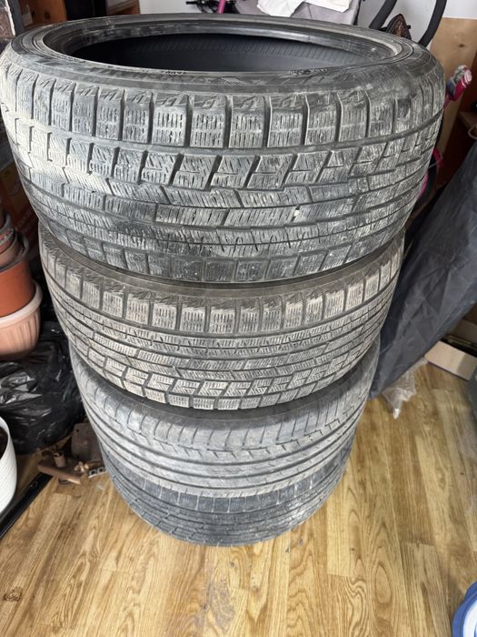 Продам шины 235/45/18