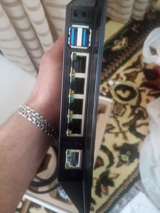 Wi-Fi роутер состояние идеальное в комплекте всё есть