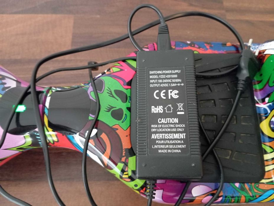 Vand hoverboard cu incarcator (bonus skateboard)