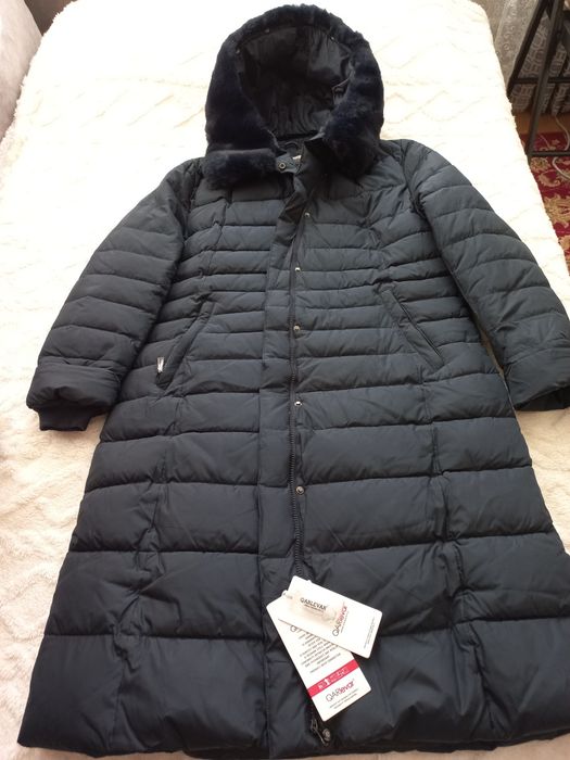 Зимний пуховик с капюшоном