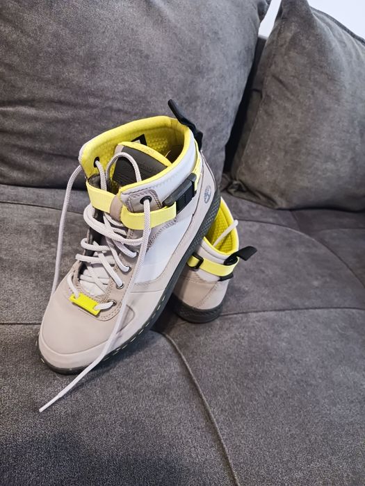Vând ghete de barbati nr 41.5 timberland!