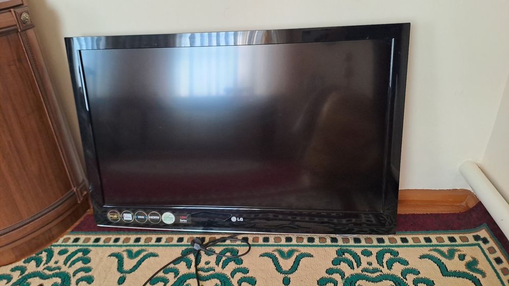 LG 42  televizor sotiladi