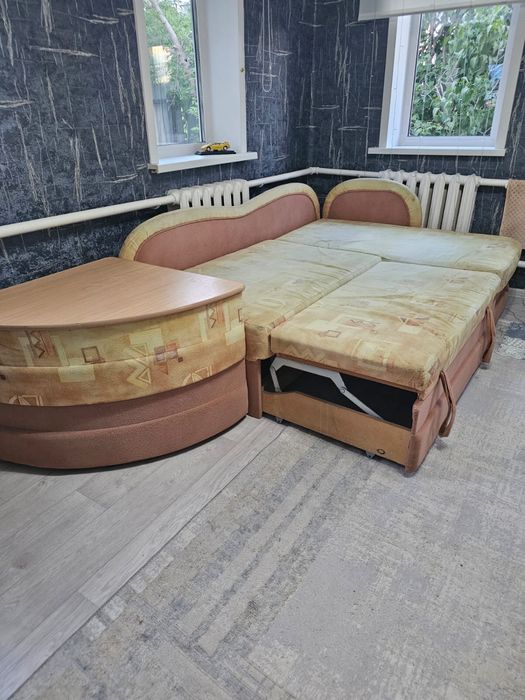 Продам диван угловой