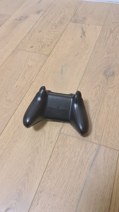 Vând Xbox one 500 Gb