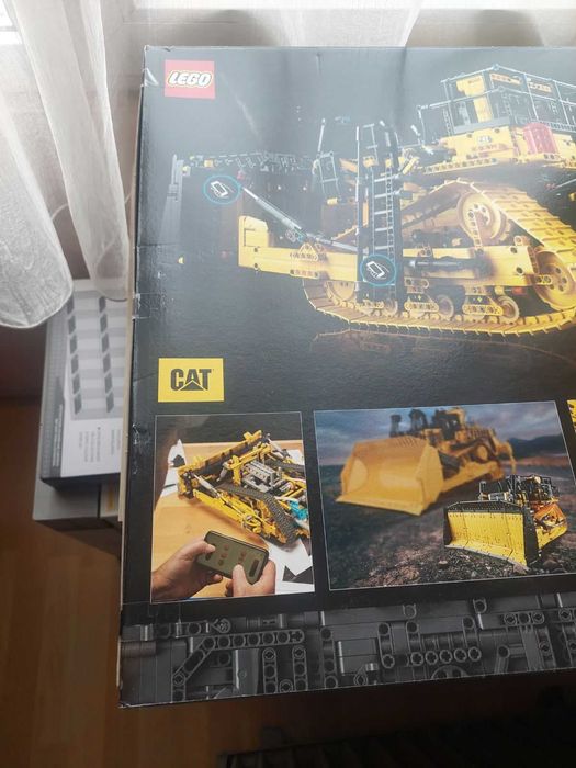 LEGO 42131 Cat D11 Bulldozer