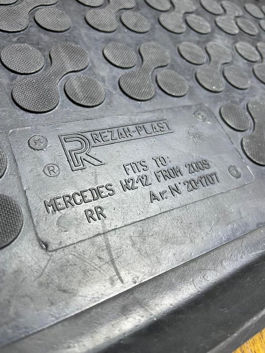 Продам коврики в машины: