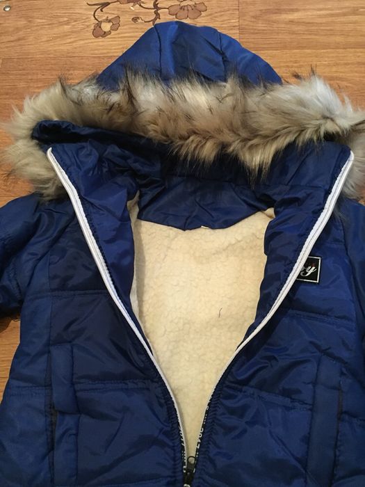 Продам куртку на мальчика 5-6 лет