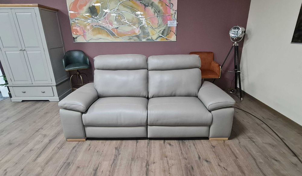 Италиански бежов кожен диван тройка с електрически релакс механизъм