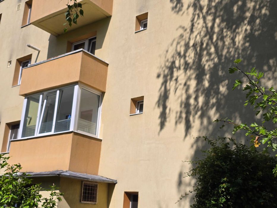 Vând apartament 2 camere, 51 mp, etaj 1/4, Astra – parcare | Proprietar