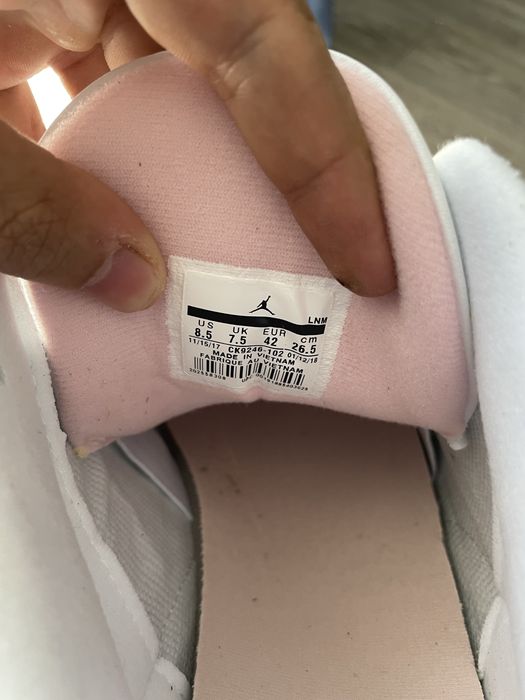 Jordan 3 Retro Neapolitan