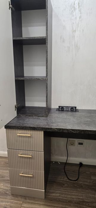 Продам стол письменный