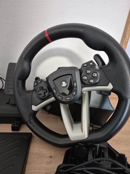 Volan PS5 originală.Compatibilitate: PS5, PS4 și PC.Ideal pentru: Gran Turismo 7
