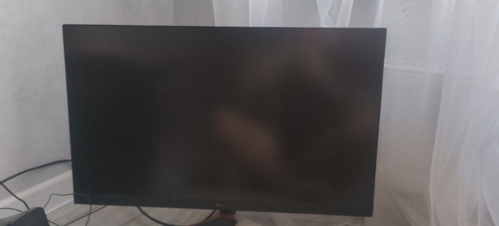 Монитор LG32 дюйма