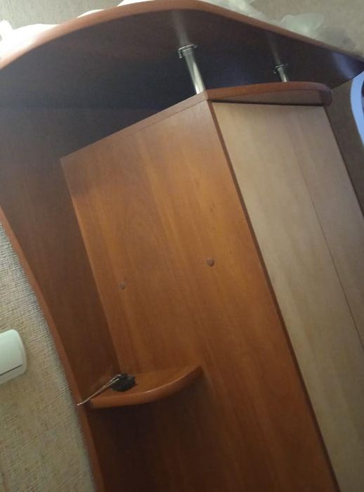 Продам прихожую: шкаф, тумба, зеркало