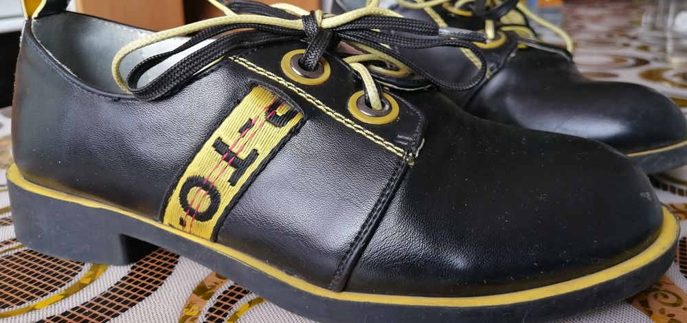 Продам обувь для девочки