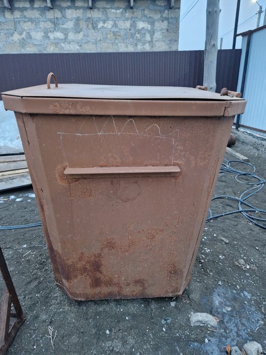 Мусорный контейнер