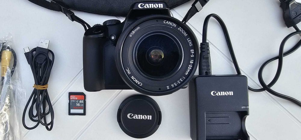 Kit Complet Aparat Foto DSLR Canon EOS 1000D + Obiectiv 18-55mm + Geantă + Card 16GB