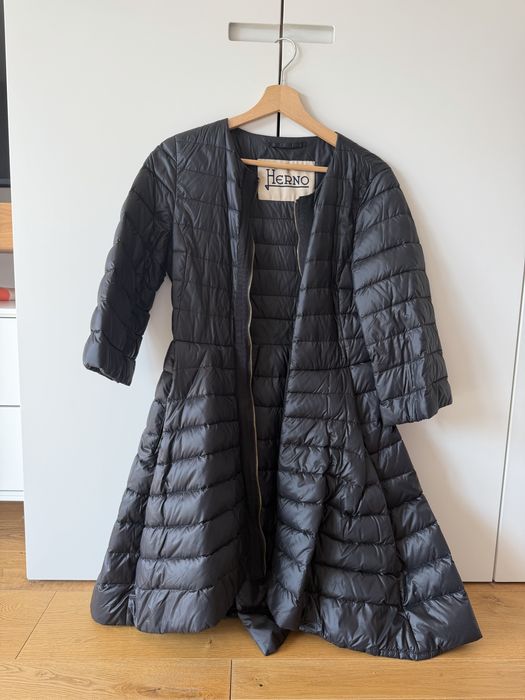Естествен пух черно яке Herno