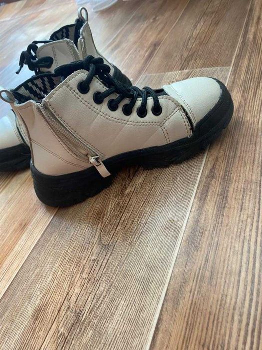 Продам осеннею обувь для девочки