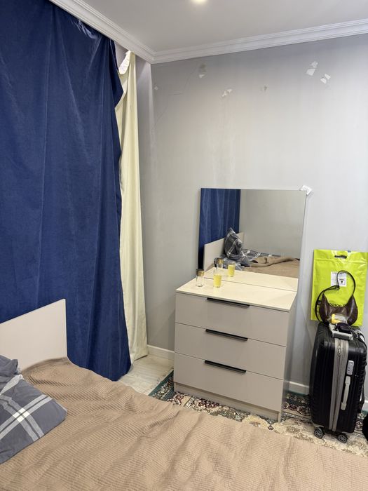 Продается комод с зеркалом