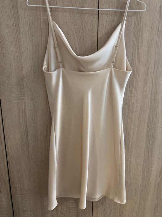 Къса златиста слип рокля