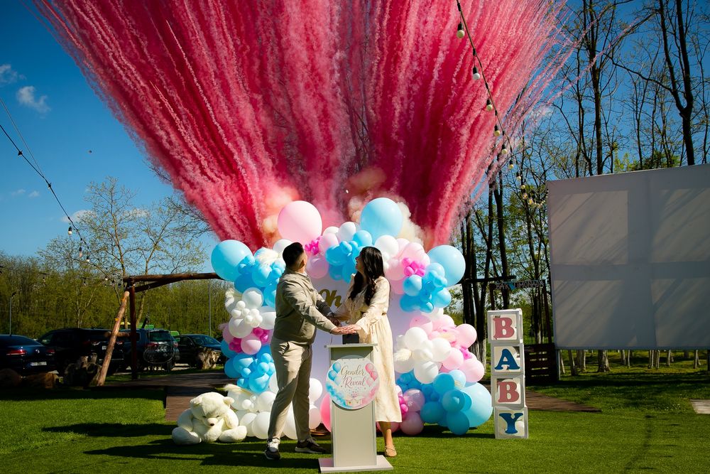 Gender reveal / artificii colorate de zi / sori rotativi/ joc pe cer de artificii