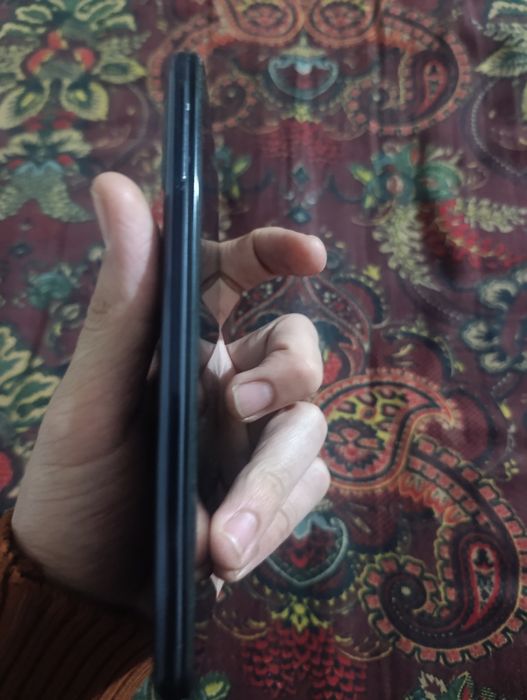 Samsung A31.     Sotiladi