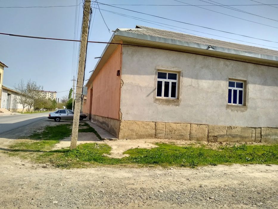 Jizzax shahar Zilol mahallasi 8 avtobus yoʻlida joylashgan uy sotiladi