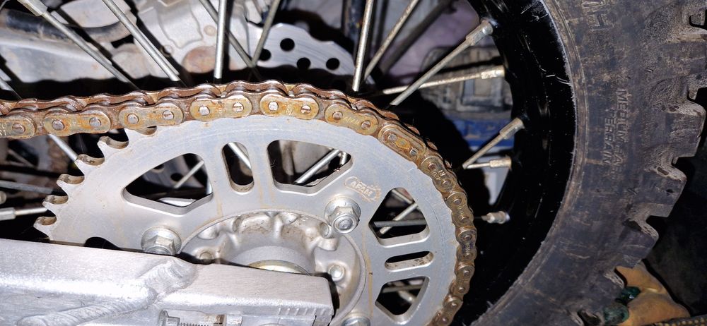 Vând motocicleta copii kawasaki kx85 suzuki ktm yamaha gasgas husqvarna beta cross enduro kx 85 ofrroad  impecabilă nu necesită investiții  roți 17 14