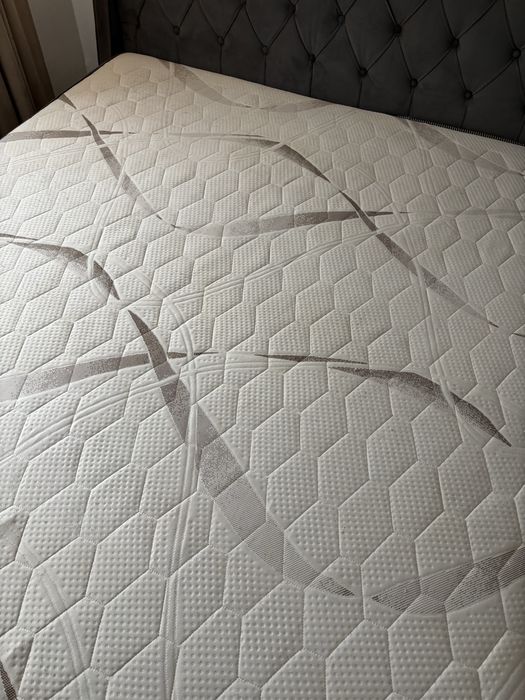 Pat dormitor matrimonial