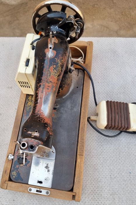 Сотилади,тикув машинаси.