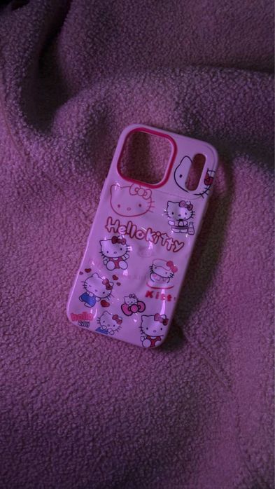 Чехол Hello Kitty на iPhone 17 Pro Max.