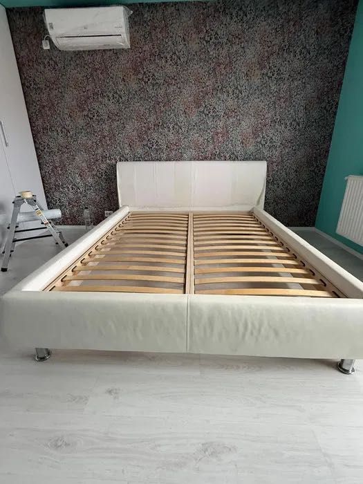 Vand cadru de pat cu tot cu saltea!