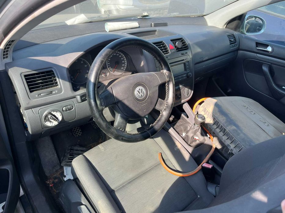 Dezmembrez VW Volkswagen Golf 5 coupe 2 usi gri argintiu 1,4 benzina
